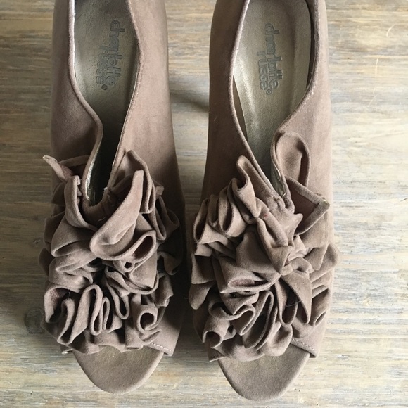 Charlotte Russe Ruffle Heels - Picture 2 of 5